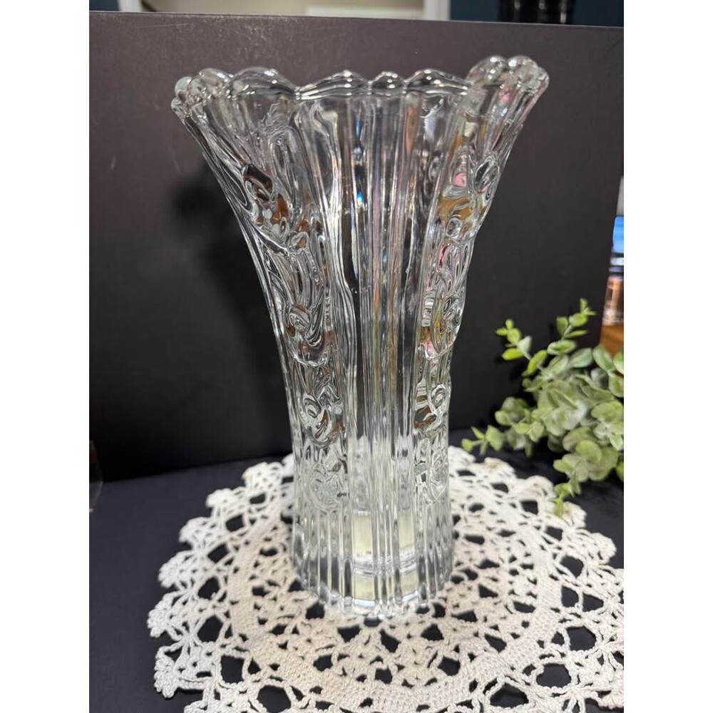 Clear Crystal Vase from Italy - Scalloped Ribbed Design - Picture 4 of 4